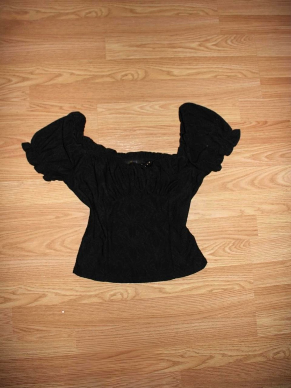 iris Black Puff Sleeve Crop Top